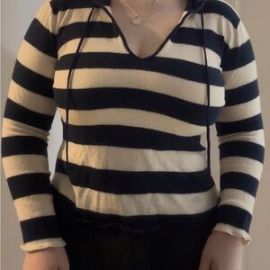 ⚓️FLATTERING⚓️ Talbots Navy and White Soft and Cozy V-Neck Sweater